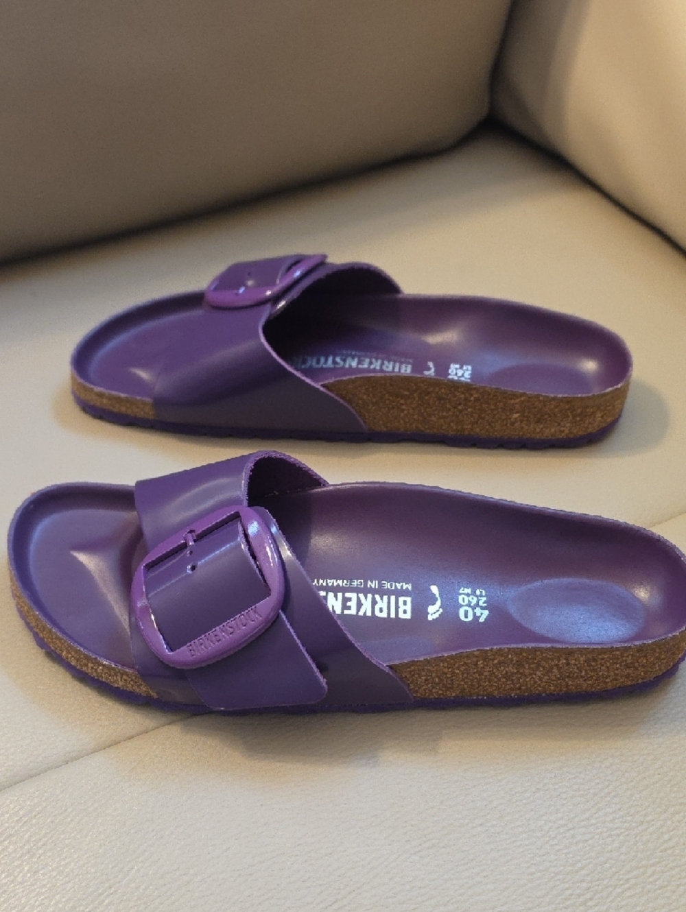 Birkenstock Madrid Big Buckle in a high-shine, Purple Dustk Or Açai, 9, Preowned - Picture 11 of 11